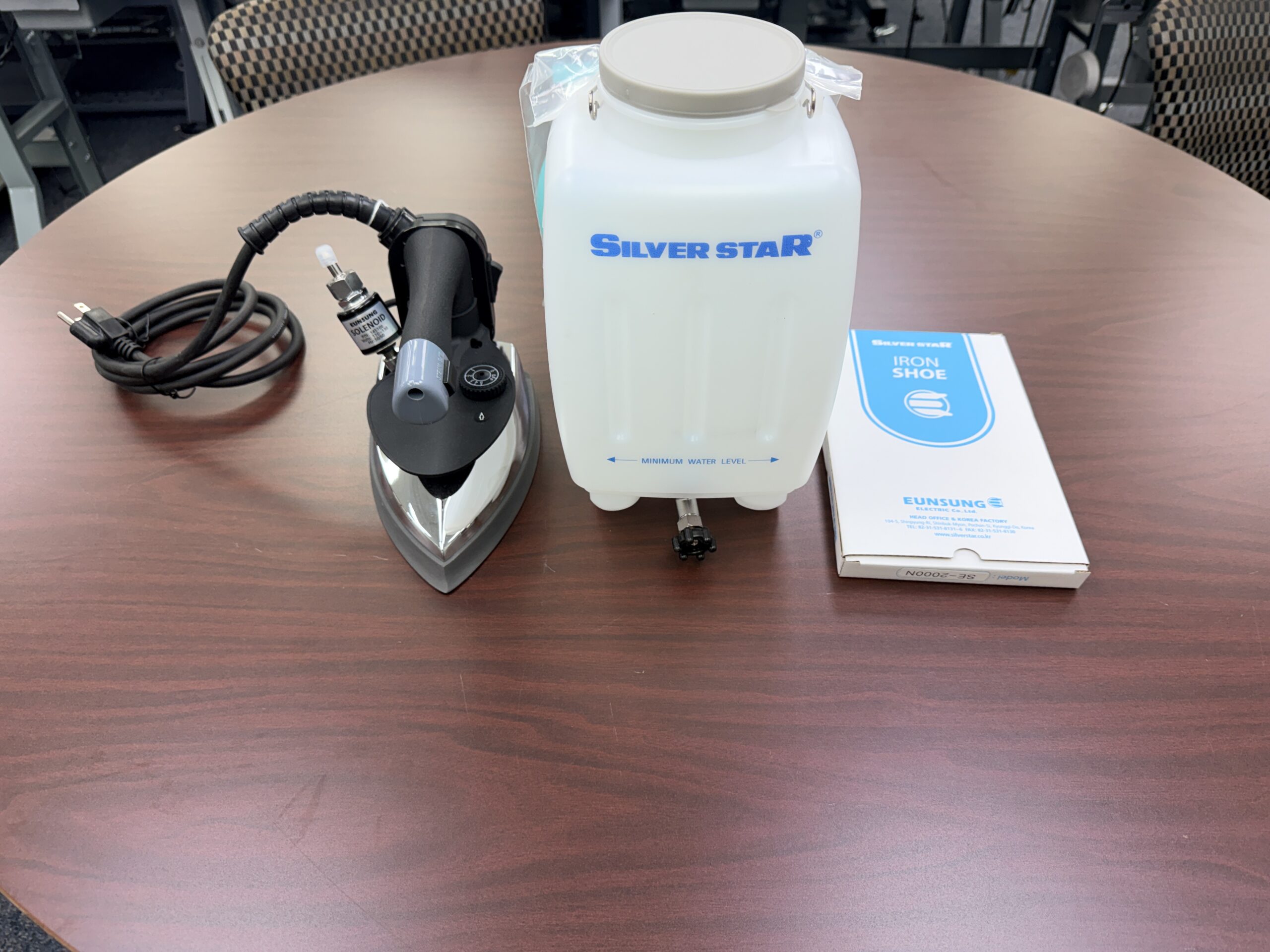 Silver Star ES-300 Industrial Steam Iron — 120V, 1000W
